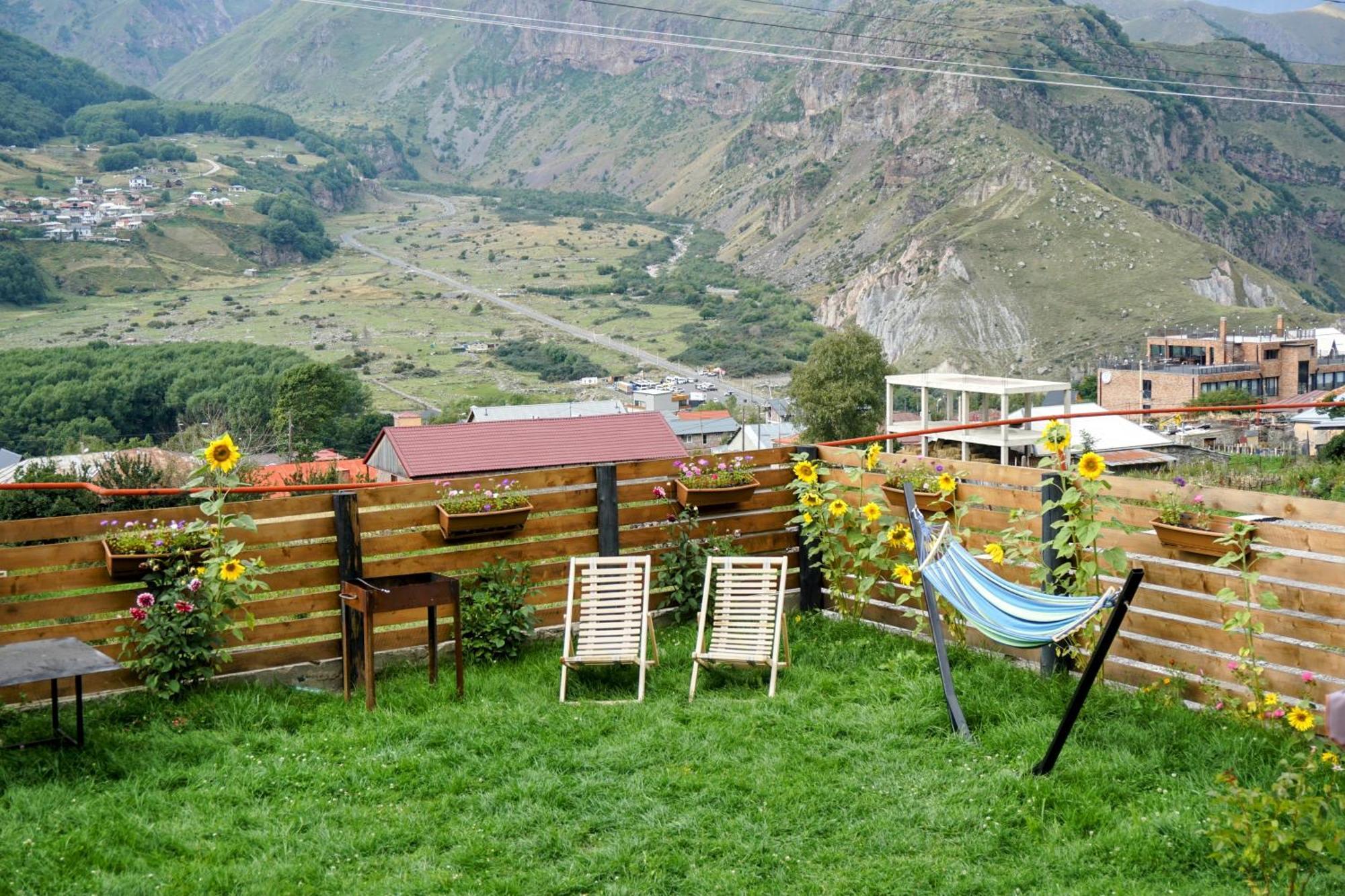 Cottage Caucasus كازباجي المظهر الخارجي الصورة