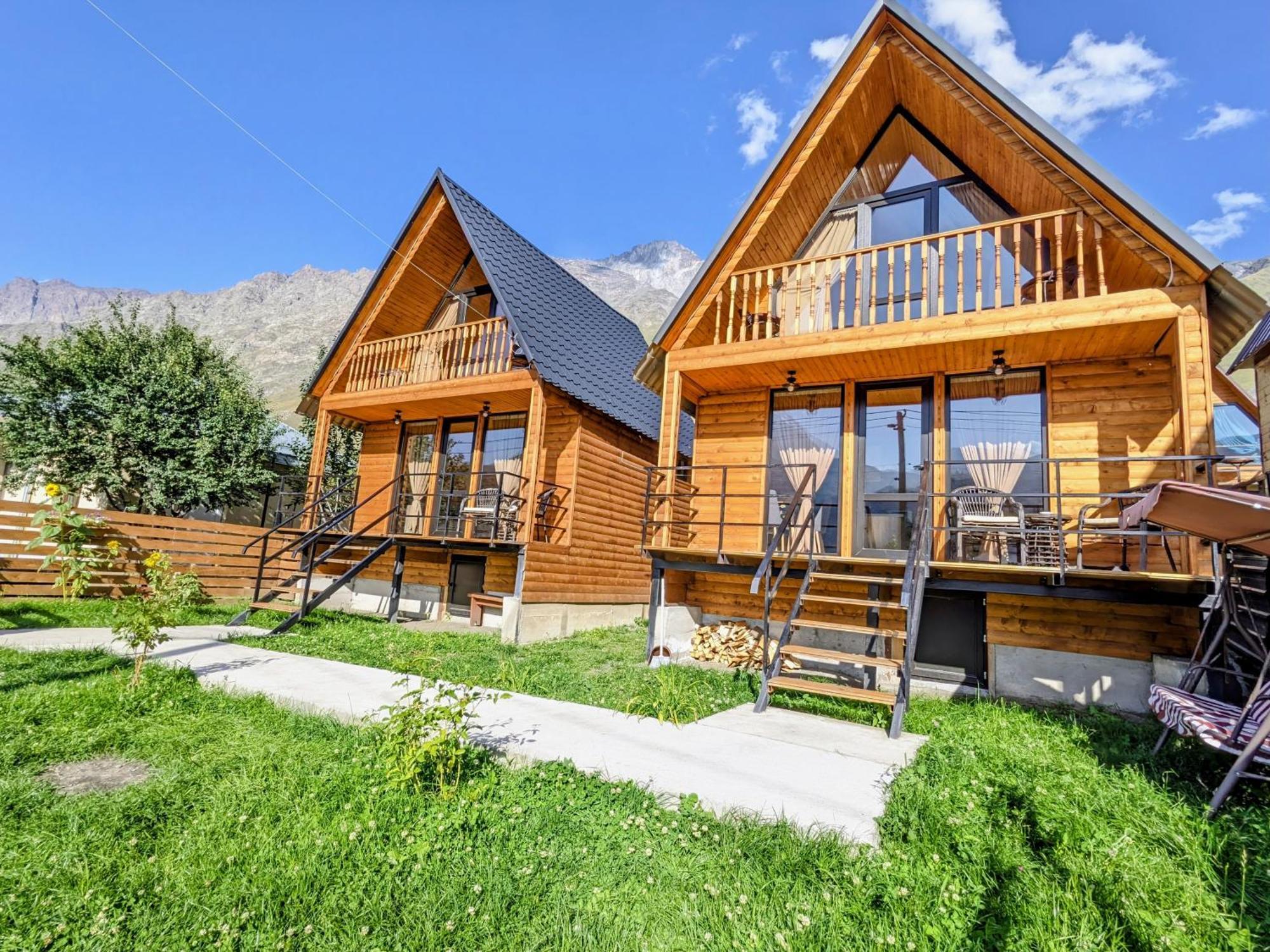 Cottage Caucasus كازباجي المظهر الخارجي الصورة